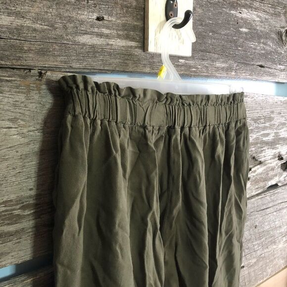 suzy Shier Size Small Green Paperbag Waist Capri Pants - Picture 4 of 5